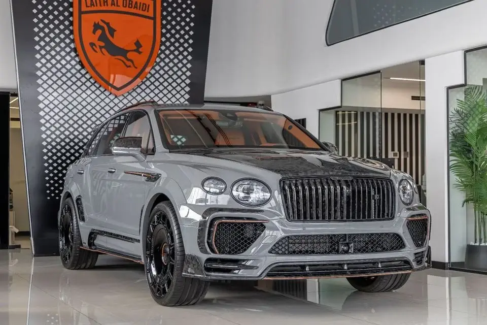 Bentley Bentayga ORIGINAL MANSORY Bentayga - Crystal-Cut Headlights, Carbonado Evo Bespoke Carbon Exterior - 2025