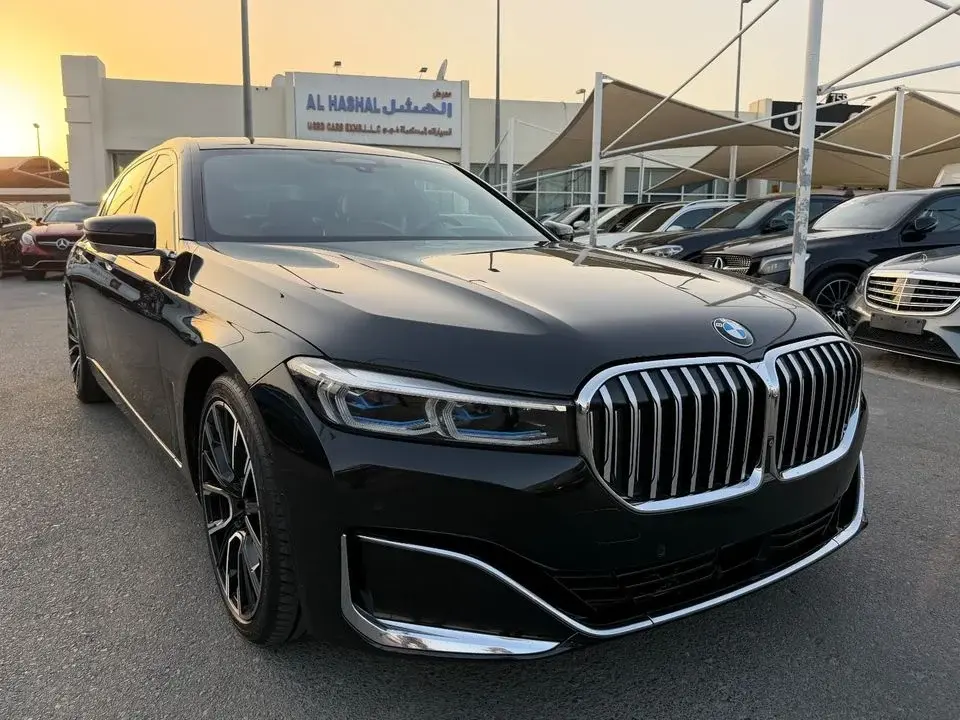 BMW 750Li xDrive 4.4L (530 HP)