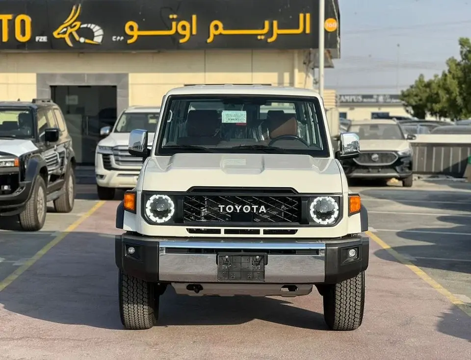Toyota Land Cruiser 76 Toyota Land Cruiser LC 76 4.0 2025