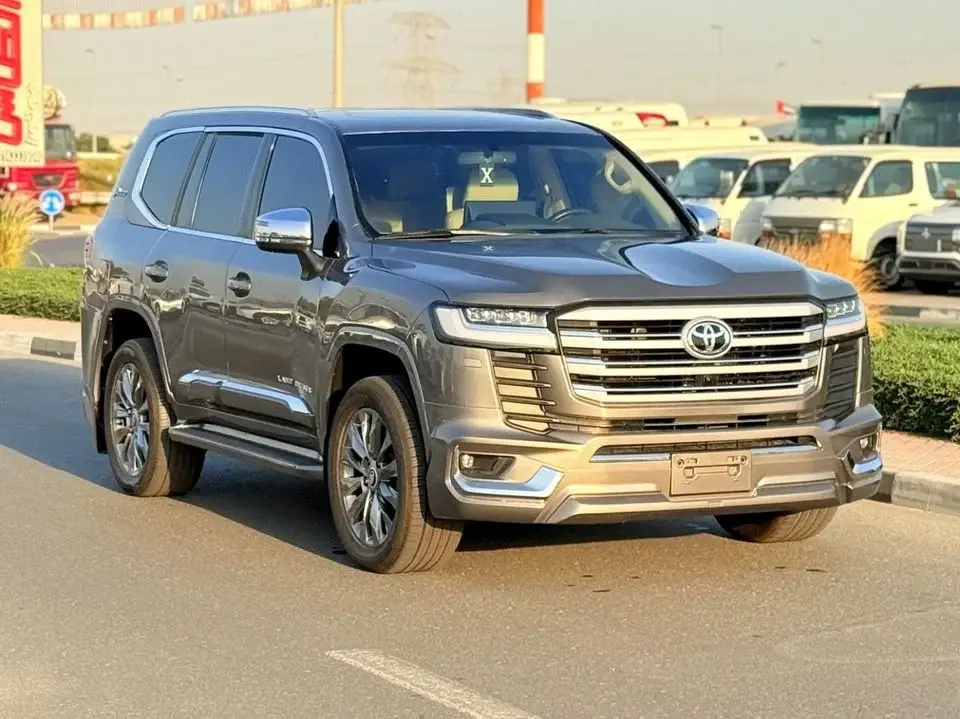 Toyota Land Cruiser GXR+ 4.0L Toyota landcuriser Years 2019 GXR V6 4.0L facelifted interior and exterior 2025 Years fu