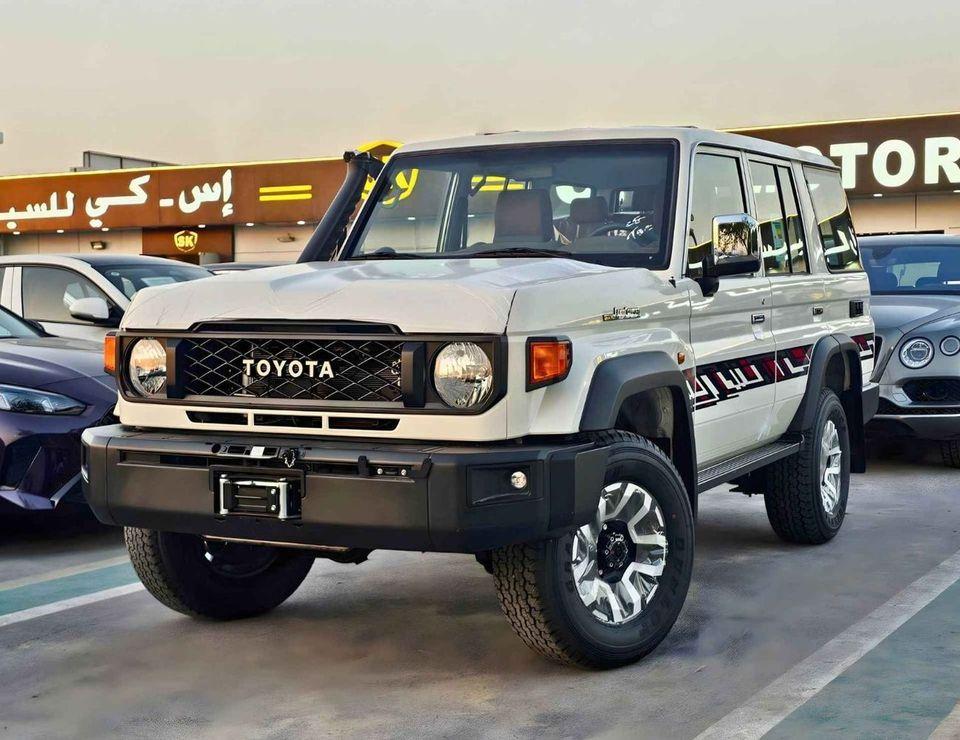 Toyota Land Cruiser 70 LX LC76 5 DOORS / 4.0L V6 PETROL A/T / LEATHER SEATS / DVD+CAMERA/PWR WINDOWS & LOCKS (CODE#H76PAF)