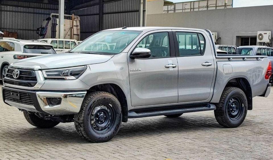 Toyota Hilux HILUX 2.4L SR5 MT DIESEL 2024