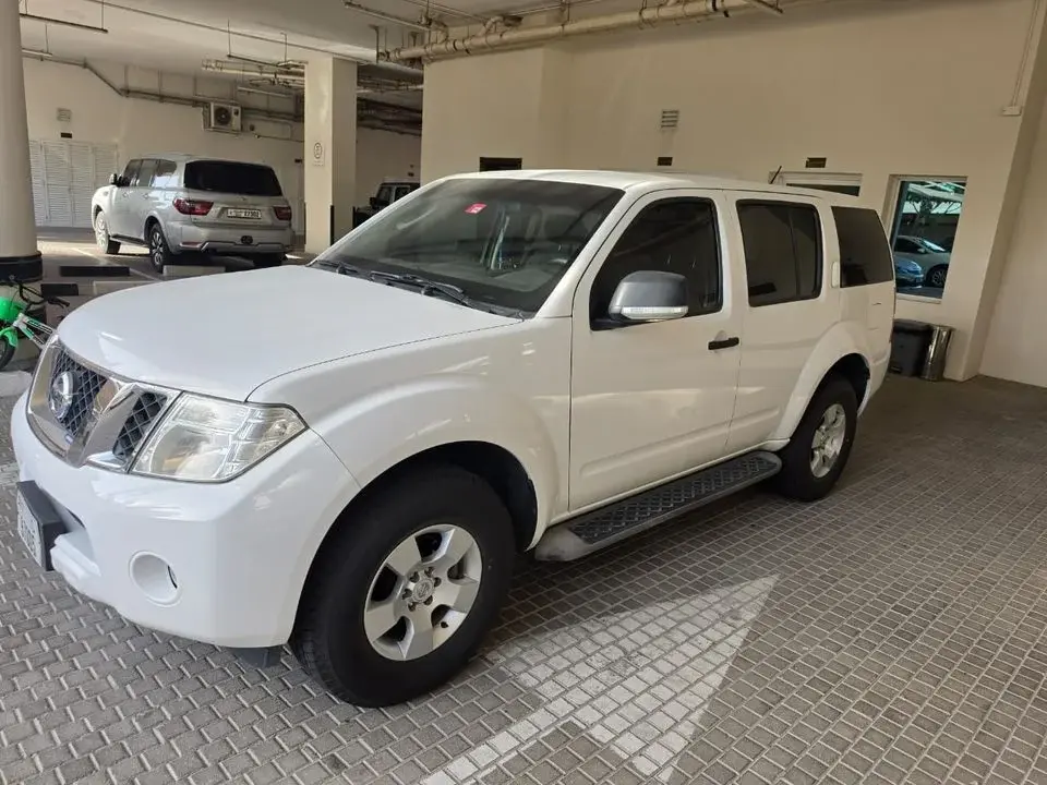 Nissan Pathfinder 4.L Engine - GCC Specs - New 5 Tires and Battery - Well Maintained
