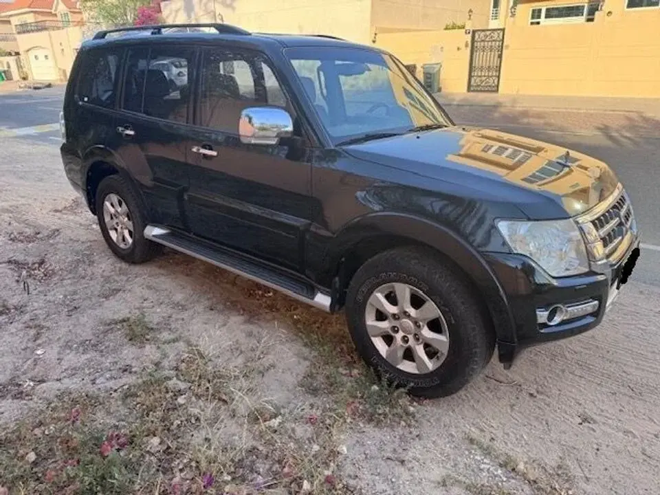 Mitsubishi Pajero GLS 3.5L (186 HP) (7 Seater)