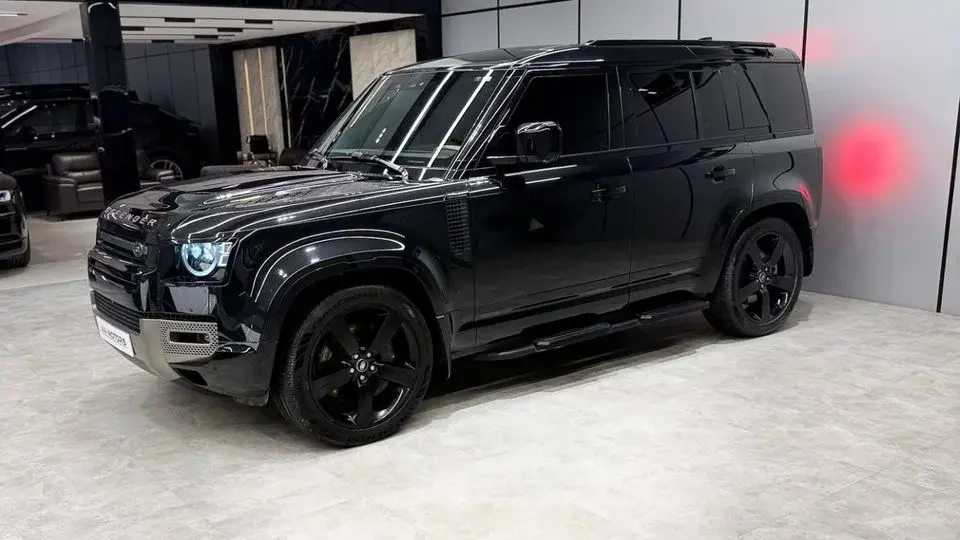 Land Rover Defender P400 110 HSE 3.0L (5 Seater)