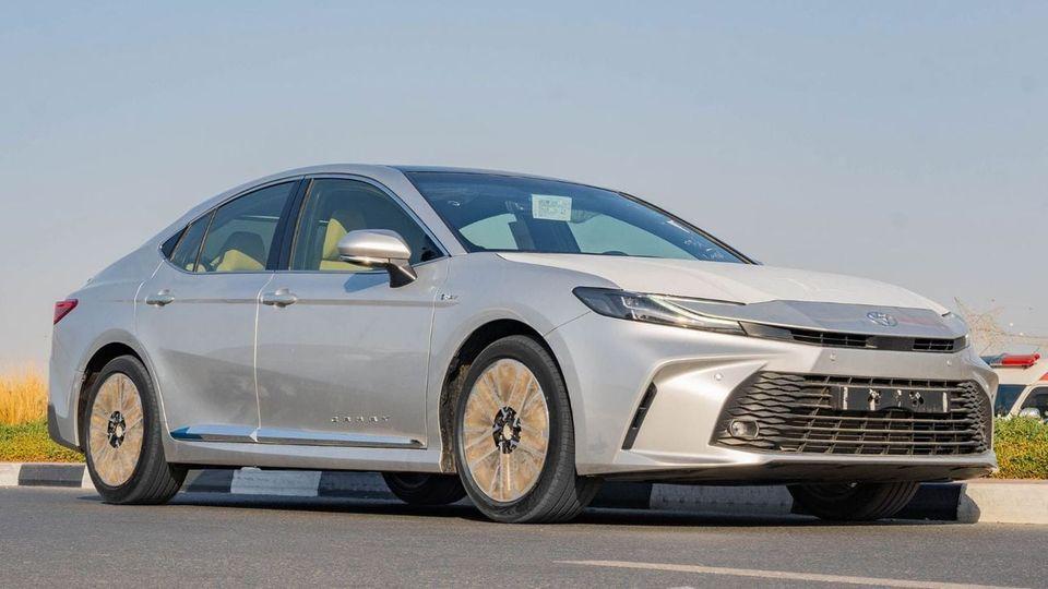 Toyota Camry 2026 Toyota Camry LE 2.5L AT Hybrid (Silver)