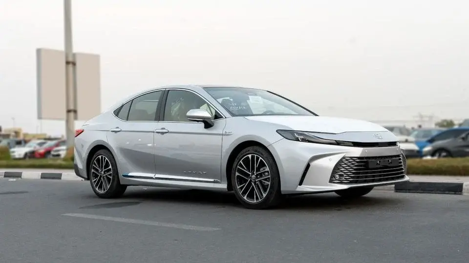 Toyota Camry 2026 Toyota Camry Lumiere 2.5L AT Hybrid (Silver-Tan)