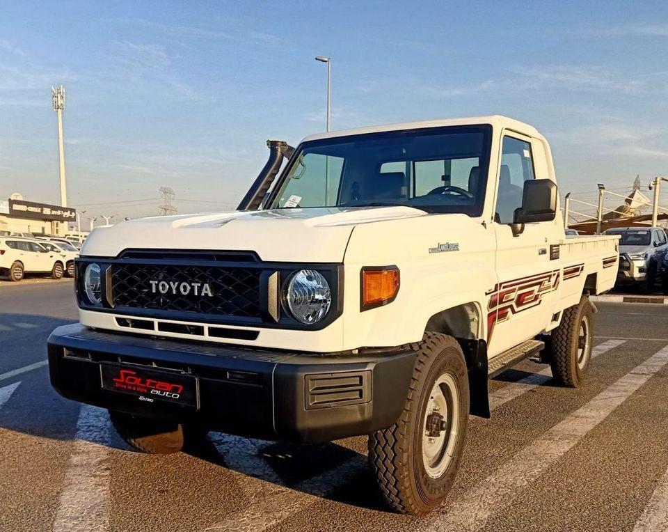 Toyota Land Cruiser Pick Up SC 4.0L pickup S.C Petrol 4.0L 6V M/T 4*4 basic 2025 With No Restrictions