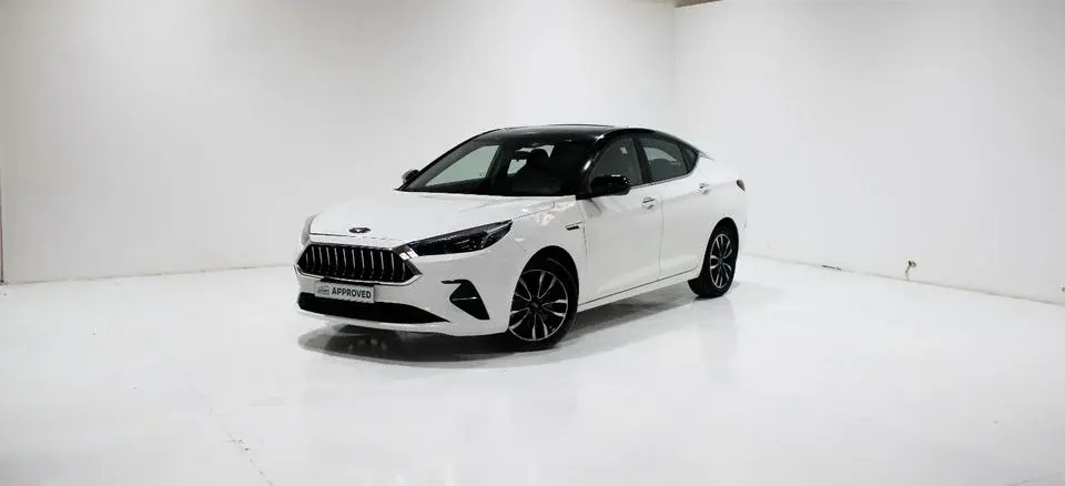 JAC J7 JAC J7 White with Black Top