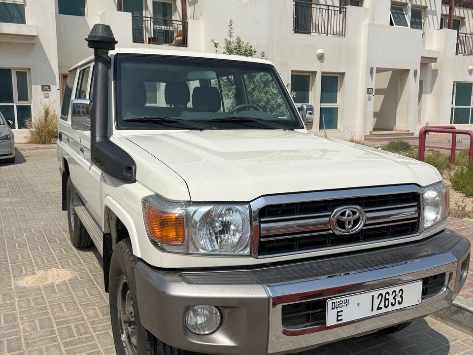 Toyota Land Cruiser 76