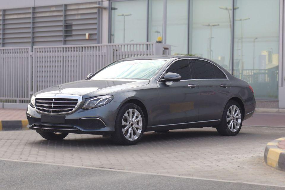 Mercedes-Benz E300 Premium 2.0L