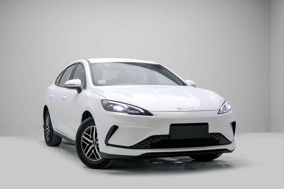 BYD Seal 05 DM-i ID Luxury 1.5L- White Inside Grey Export Only
